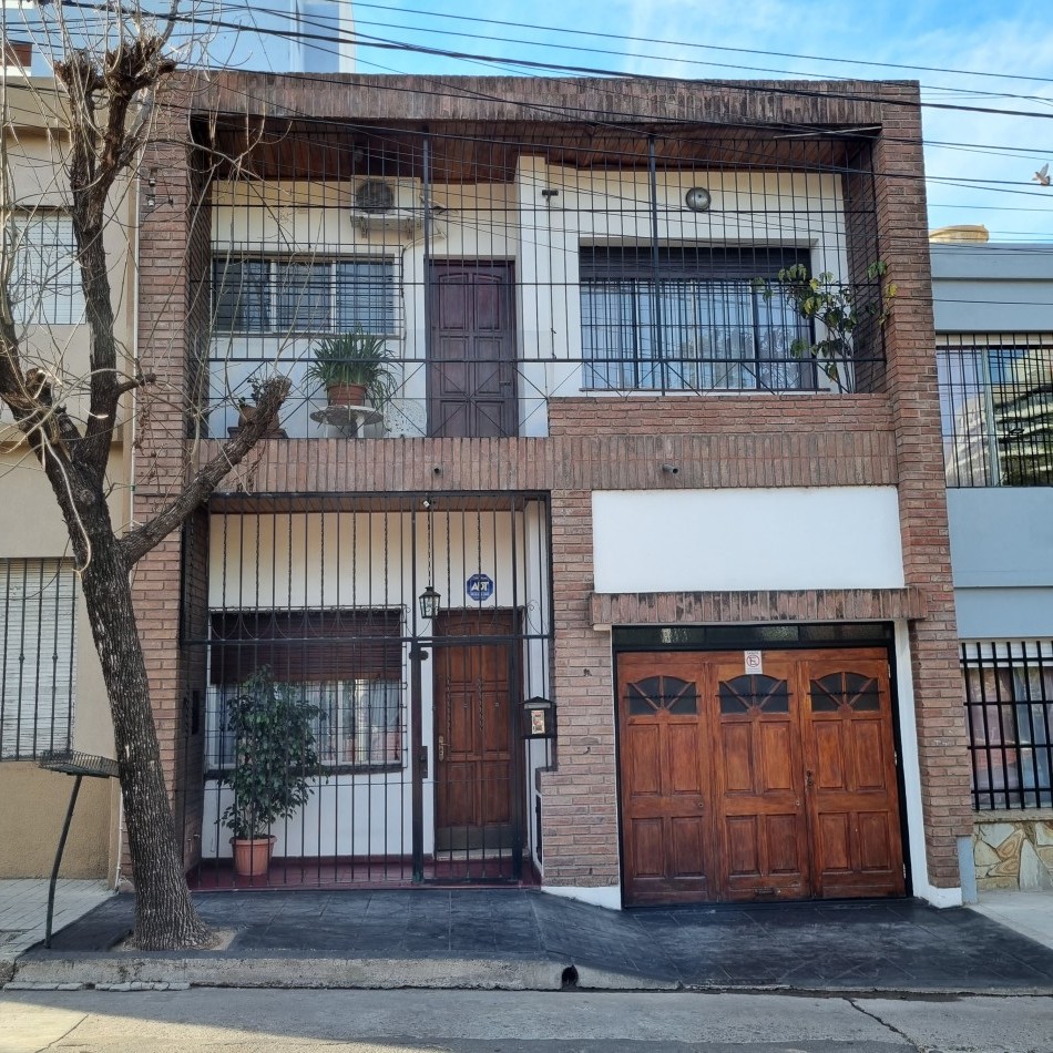 CON PATIO Y QUINCHO CON ASADOR! APTA BANCOR