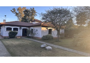 Casa estilo colonial en Mendiolaza 